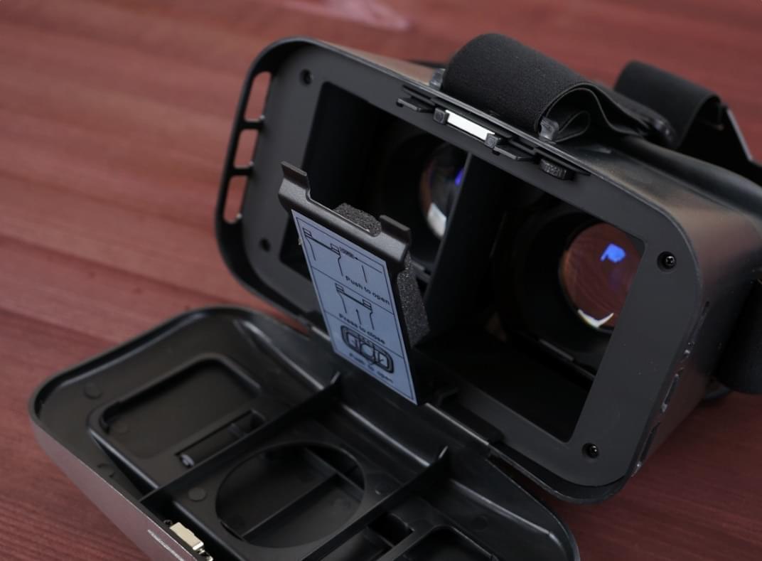 Очередные очки виртуальное реальности от компании Hiper - модель VRW