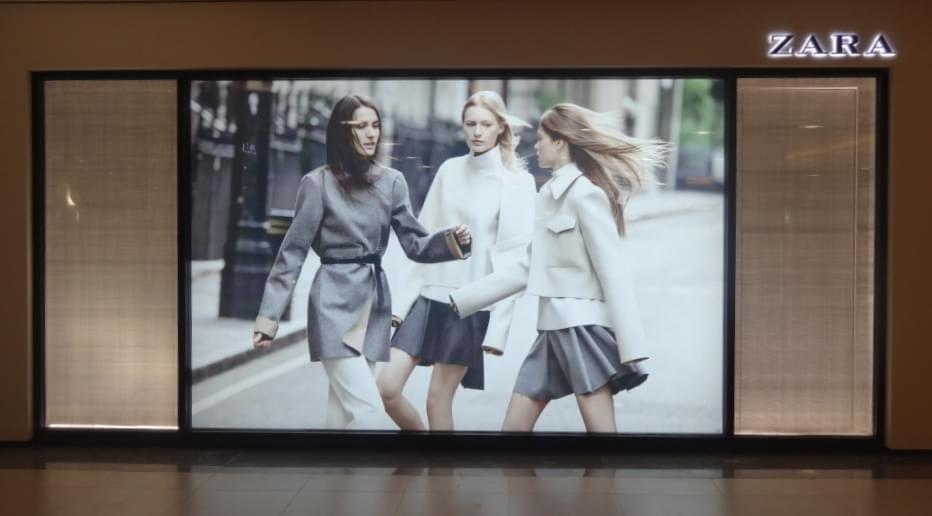 Zara устанавливает в своих магазинах AR-дисплеи