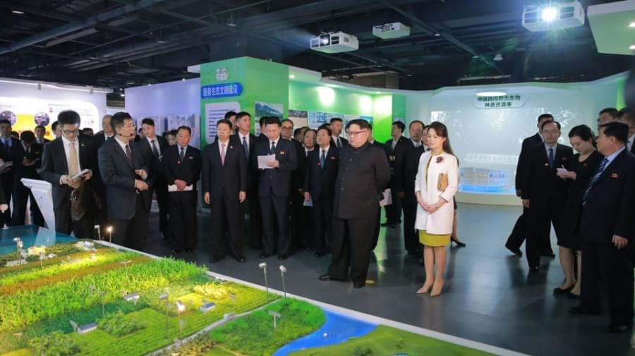 Во время визита в Китай Ким Чен Ын познакомился с VR