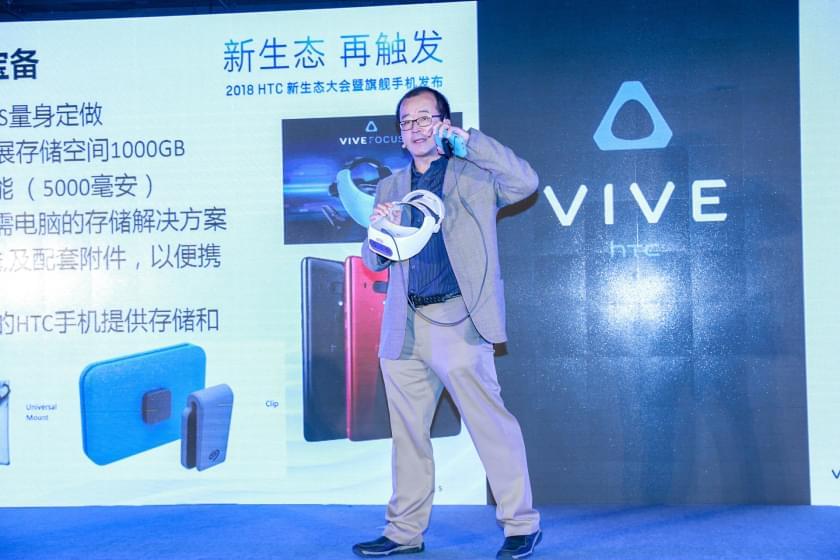HTC и Seagate выпускают для Vive Focus внешнюю батарею + накопитель данных