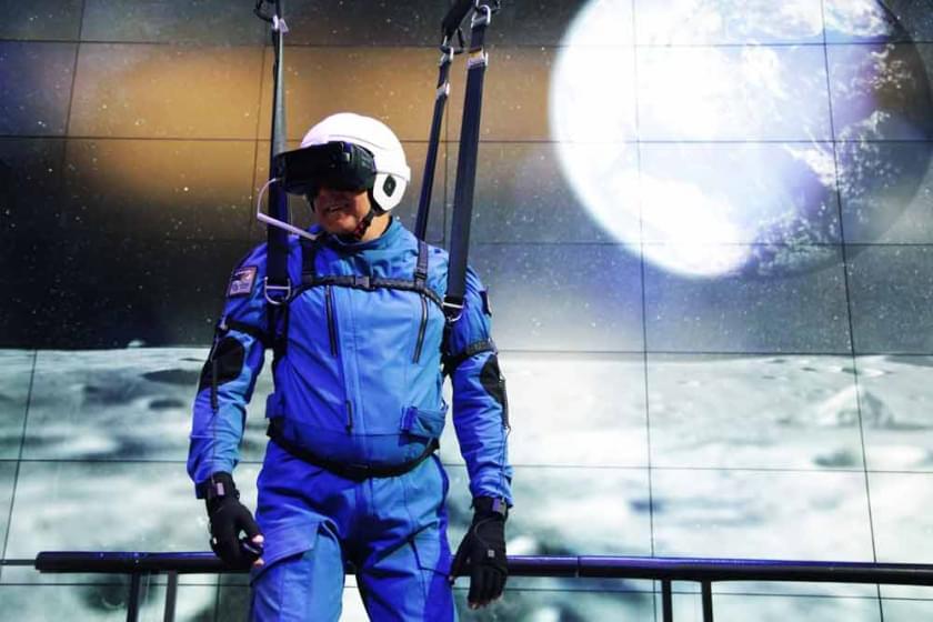 Samsung предлагает всем желающим совершить виртуальную прогулку по Луне
