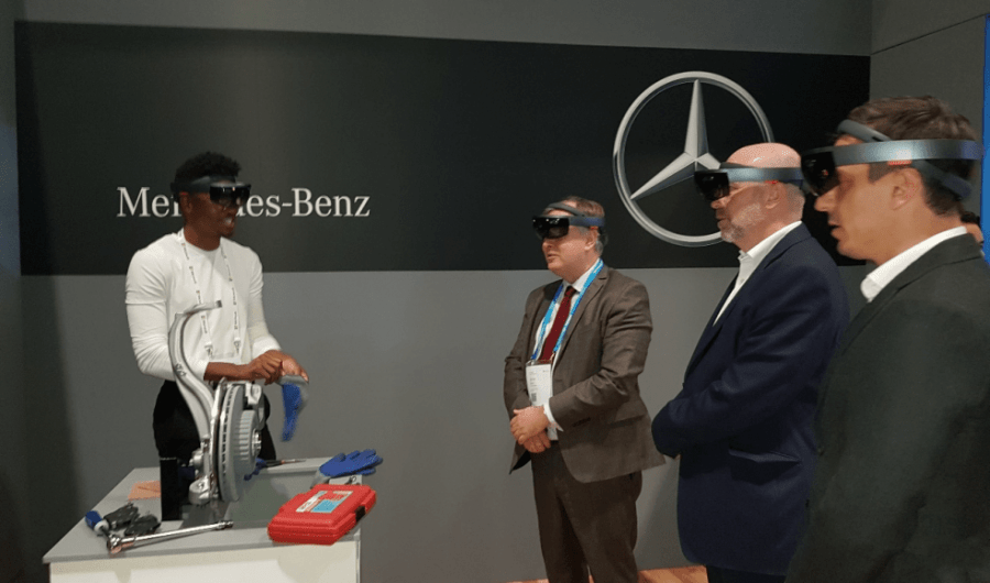 Mercedes-Benz внедряет HoloLens для обучения сотрудников