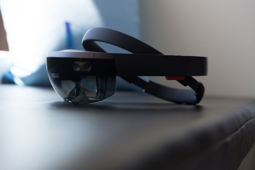Windows Mixed Reality: обновления для VR и Hololens