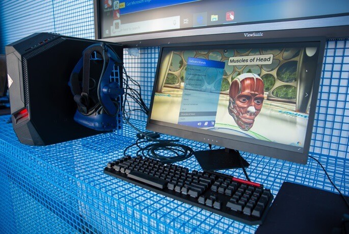 Intel анонсирует передвижную техническую учебную лабораторию с VR функциями