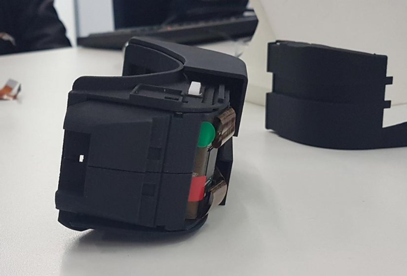 Немецкие ученые представили компактную VR гарнитуру с четырьмя OLED микродисплеями