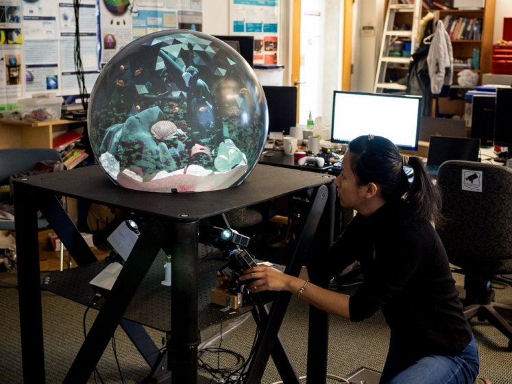Канадцы демонстрируют сенсорный VR хрустальный шар