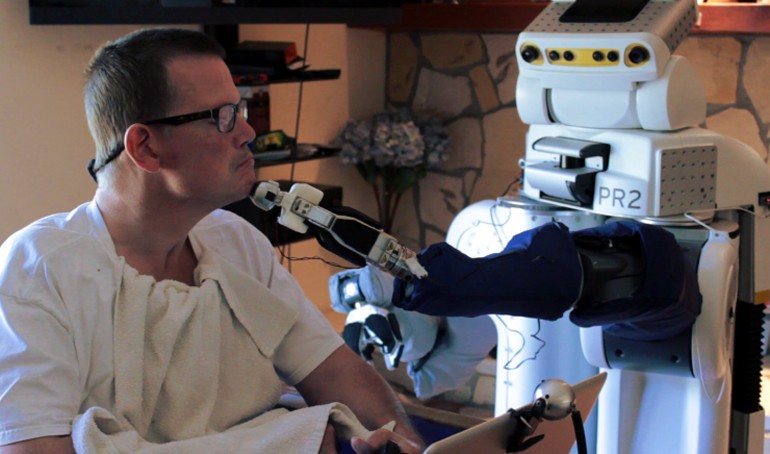 Робот с AR может помочь людям с ограниченными возможностями