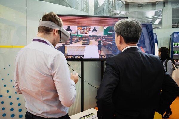 Персонал «Перекрёстков» начали обучать в VR-очках
