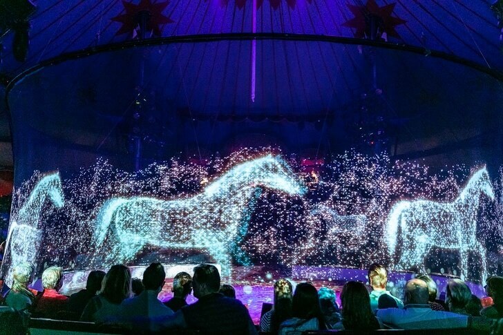 Цирк заменяет выступления животных умопомрачительными AR голограммами