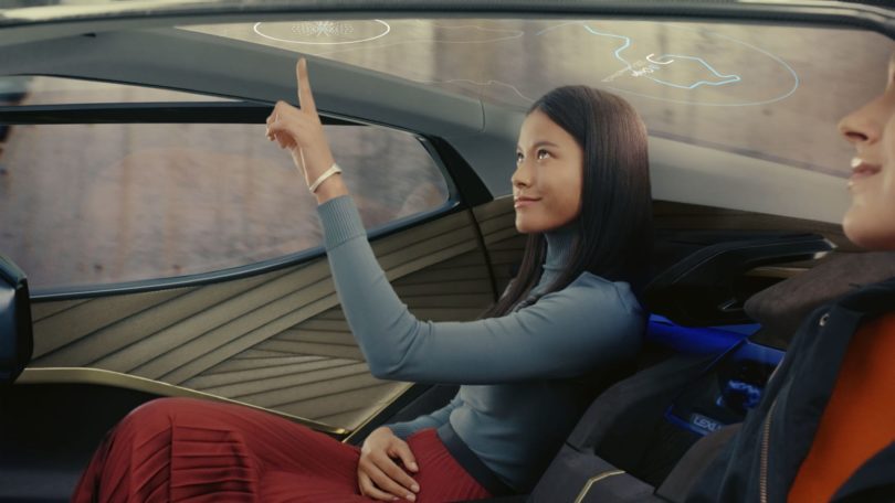 Lexus представила концепт-кар с интерактивной AR-крышей