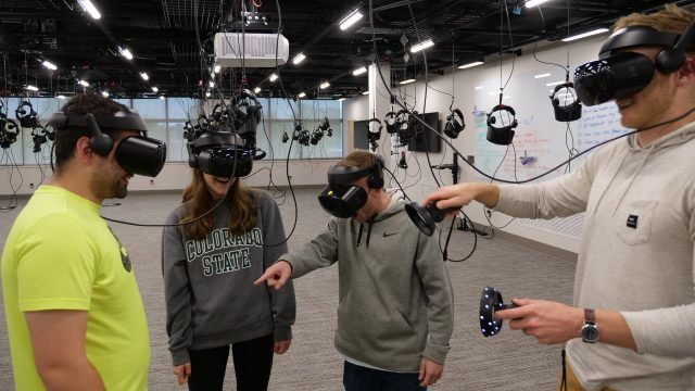 В университете Колорадо открыли VR-лабораторию, оснащенную сотней гарнитур