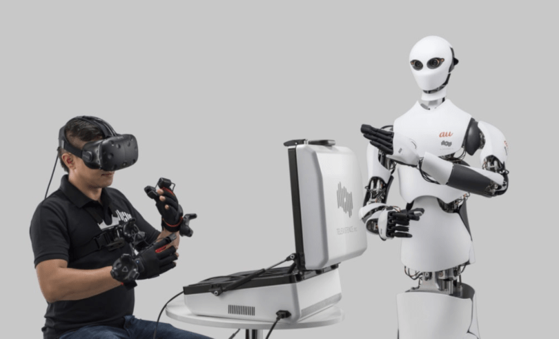 Японская сеть магазинов заменит продавцов на роботов, управляемых при помощи VR