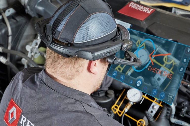 Компания Renault Trucks используют AR-очки для диагностики и ремонта своих грузовиков