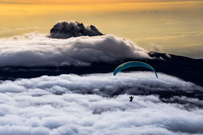 Google и Red Bull запустили видео с дополненной реальностью о подъеме на Килиманджаро