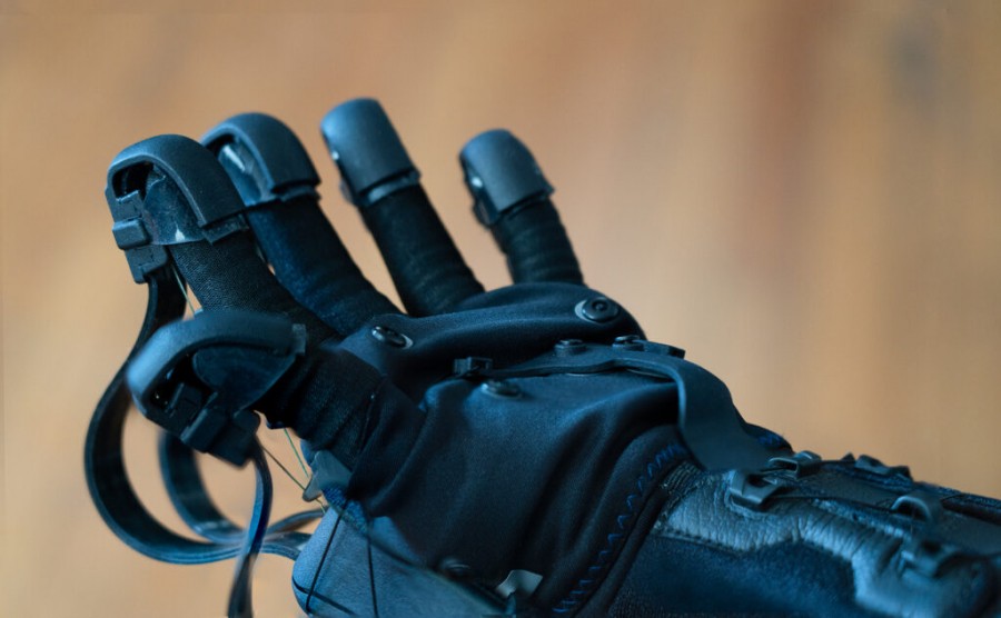 HaptX начинает коммерческое внедрение VR-перчаток HaptX Gloves DK2