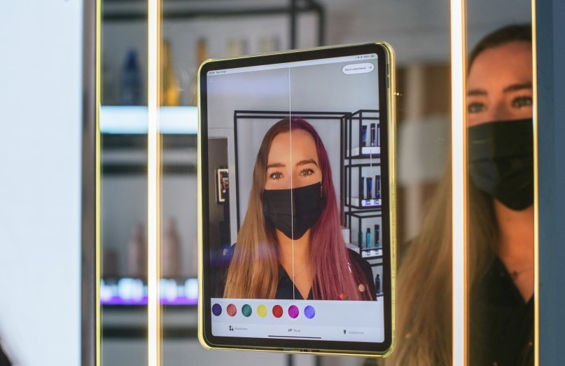 Салон красоты от Amazon предлагает увидеть будущий цвет волос при помощи AR