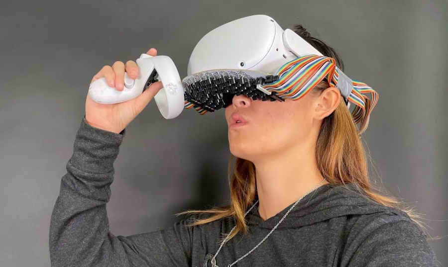 Ультразвуковой прибор позволяет имитировать поцелуй, курение и другие прикосновения ко рту в VR