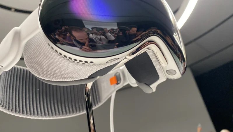 Apple представила AR/VR гарнитуру Apple Vision Pro за 3500$
