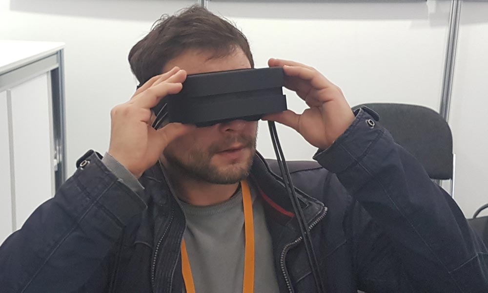 Немецкие ученые представили компактную VR гарнитуру с четырьмя OLED микродисплеями