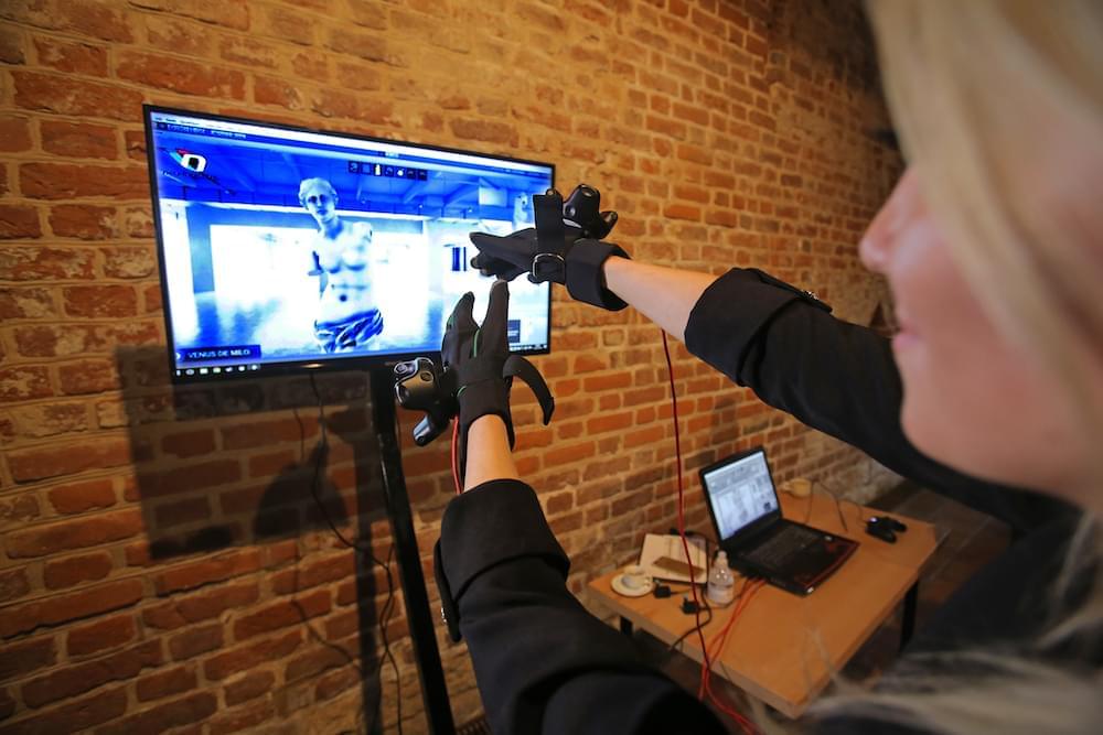 Пражская VR экспозиция позволяет слепым прикоснуться к искусству