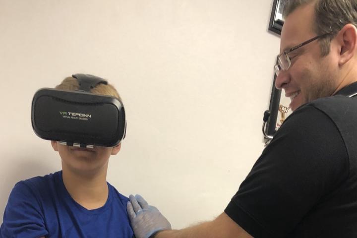 Врачи используют VR, чтобы уменьшить страх детей перед инъекциями